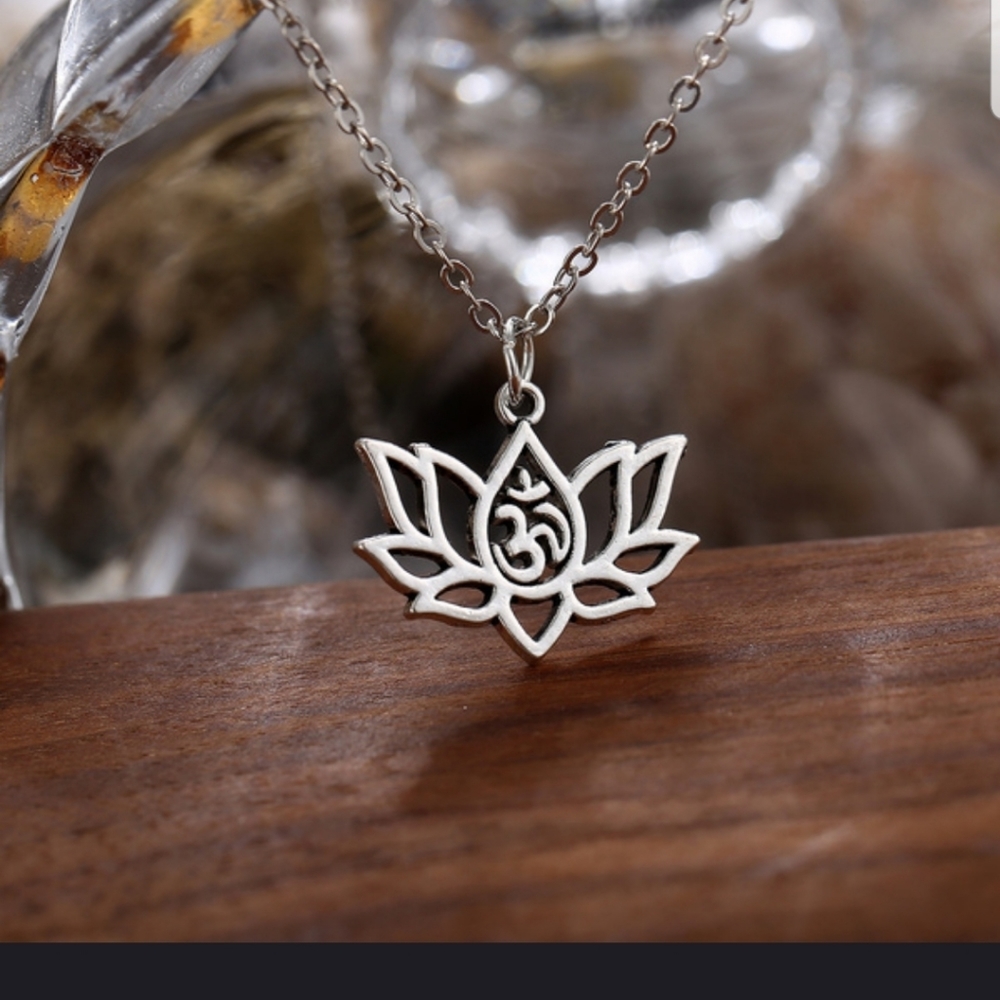 Gorgeous Lotus Flower Necklace in SILVER